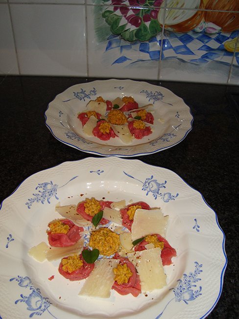 Carpaccio met paprikapesto en kaas
Recepten - Voorgerechten & hapjes
Klik om meer te lezen