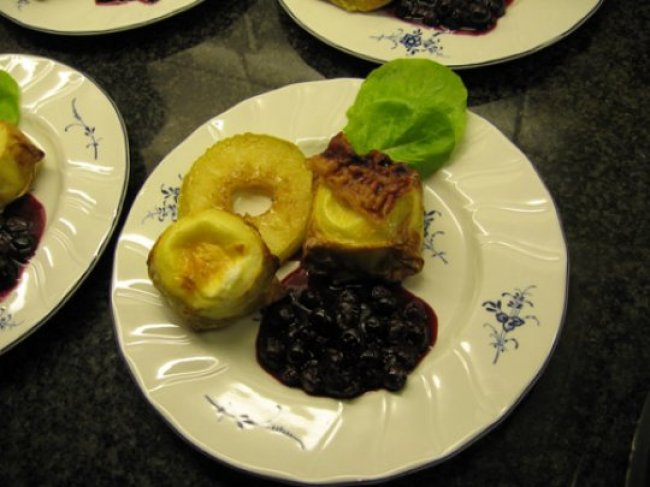 Warm geitenkaasje in fillodeeg met blauwe bessencompote en gebakken appel
Recepten - Fruitgerechten, Voorgerechten & hapjes
Klik om meer te lezen
