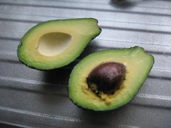 Gevulde avocado met tonijn en kappertjes 2