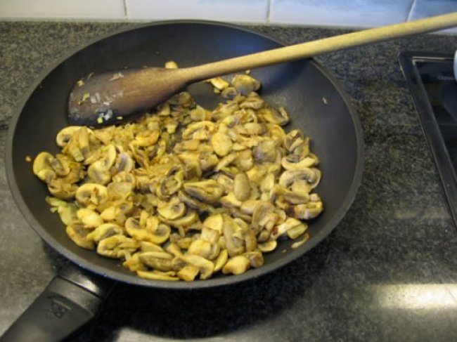 Champignon quiche met kwarkdeeg , recept , quiches • Gette