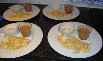 Gepocheerde confrence peer met crumble en melkchocolademousse met Sambuca mascarponemousse 2