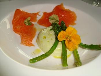 Gerookte zalm met aspergemousse 9