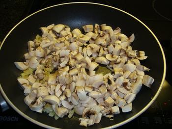Duif met paddenstoelen, portsaus en oven gebakken aardappelblokjes 6