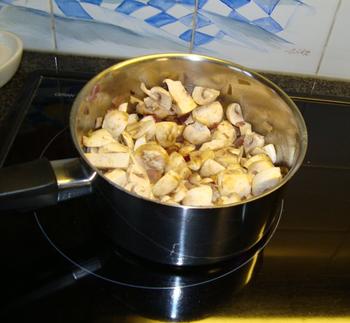 Festonati pasta of andere deegwaren met visfilets, garnalen en champignons 2