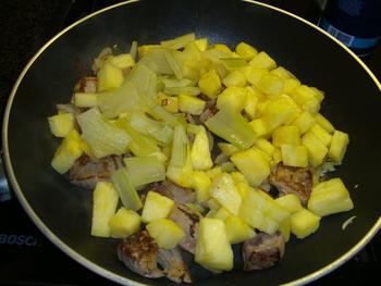 Kalfslever met ananas en risoto. Aziatisch gerecht 8