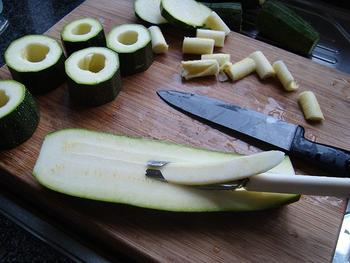 Gevulde courgette met gehakt en tomatensaus 4