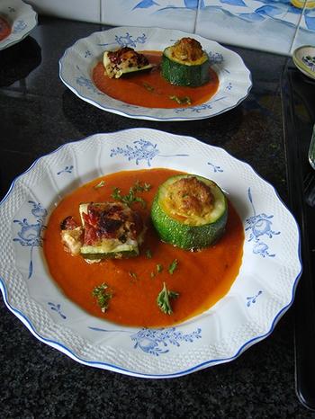 Gevulde courgette met gehakt en tomatensaus 7