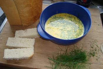 Gewonnen brood met gerookte zalm en garnalen 2