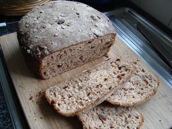 Meergranenbrood met appel, rozijnen, noten en speculaaskruiden 6