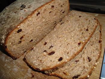 Meergranenbrood met appel, rozijnen, noten en speculaaskruiden 7