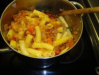 Pasta (tortiglioni) met paprika en mortadella 5