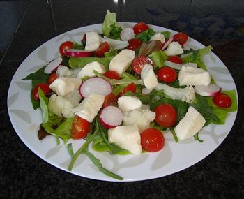 Zomerse salade met mozarella en merguez 5