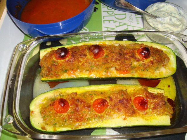 Gevulde Courgette Met Gehakt En Tomatensaus , Recept , Vleesgerechten •  Gette