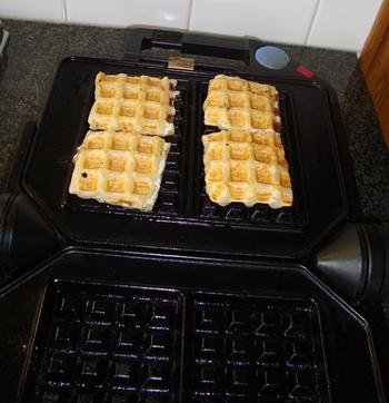 Hapje: hartige wafeltjes met kruidenkaas en ham of zalm 5