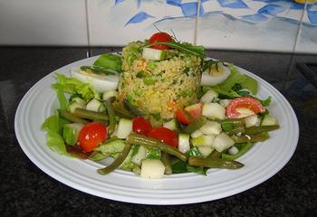 Koude bulgursalade met erwten en een frisse sla 8