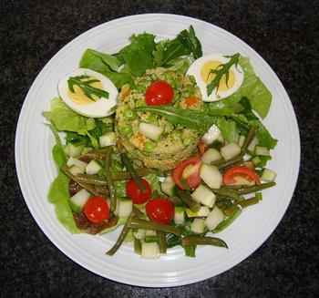 Koude bulgursalade met erwten en een frisse sla 9