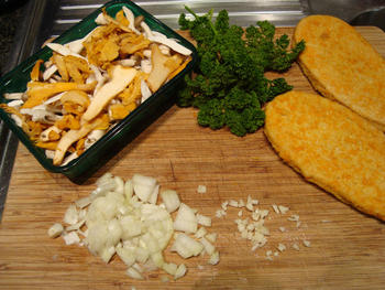 Gepaneerde kalkoenfilet met broccolipuree en gemengde paddenstoelen 2