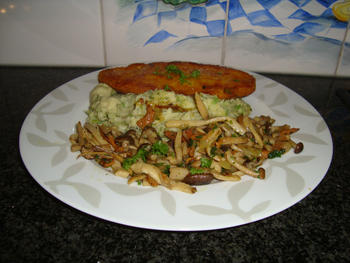 Gepaneerde kalkoenfilet met broccolipuree en gemengde paddenstoelen 4