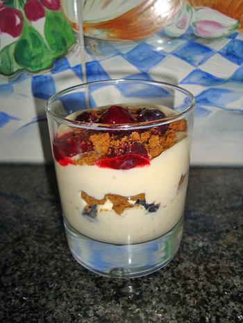 Mascarpone met speculaas en fruit in een glaasje 8