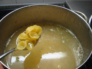 Pasta: orecchiette met pesto van boeren- of krulkool en vis of scampi 9