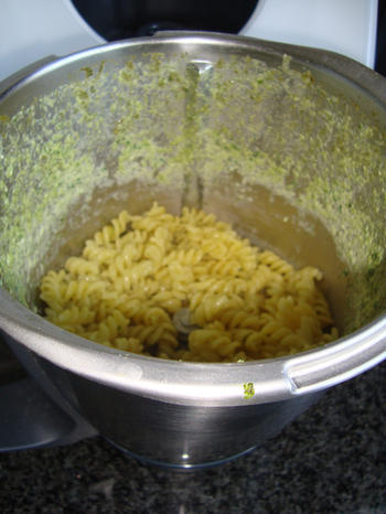 Spirelli met boerenkoolpesto in de thermomix 4