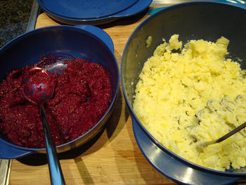 Stamppot van aardappelen, rode bieten en rode uien 6