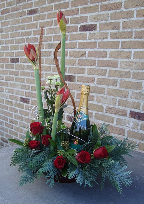 Zenuw bod Oven Bloemstuk met fles wijn , bloemschikken , valentijn • Gette