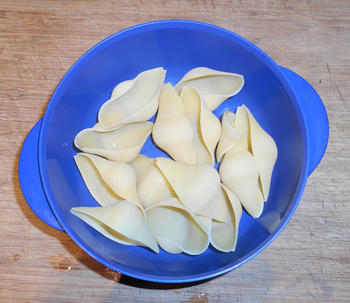 Conchiglioni of andere pasta met sint Jacobsschelpen en scampi 2