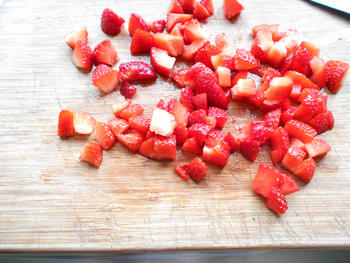 Gehaktbrood met stukjes aardbei 2