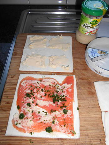 Hartig wafeltje met gerookte zalm in bladerdeeg 4