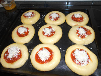 Malse minipizzas van sandwichdeeg 4