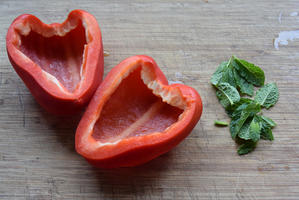 Paprika gevuld met quinoa en krab 5