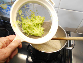 Pasta met gerookte forel en courgette in roomsaus 5