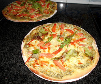 Pizza met zure room en gerookte zalm 6