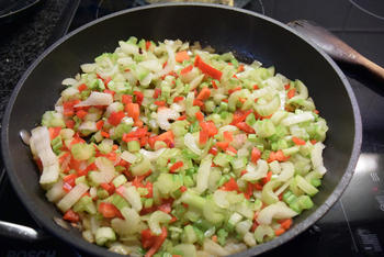 Bleekselder, paprika en gehaktballen in tomatensaus 7