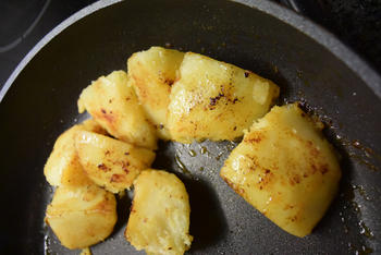 Bloemkool met kerriesaus, kipfilet en gebakken aardappelen 9