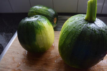 Gevulde, ronde courgettes met quinoa of rijst 2