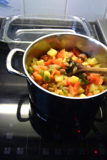 Ovenschotel van paprika, groentemix en aardappeltjes met feta 7