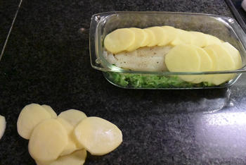 Ovenschotel van visfilets, prei en aardappelen. 6