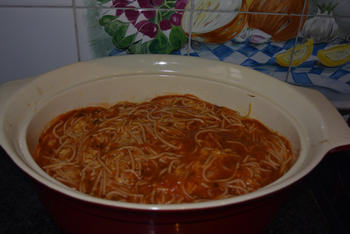 Oventaart van gehakt, spaghetti en tomatensaus 7