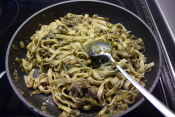 Pasta met paddenstoelen en pesto 7