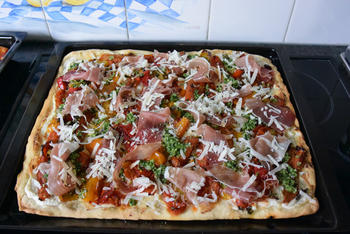 Pizza bianca met ricotta, gegrilde groenten en parmaham 9