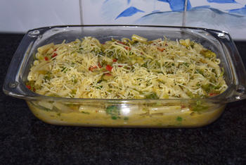 Vegetarische ovenschotel van pasta en groenten. 4