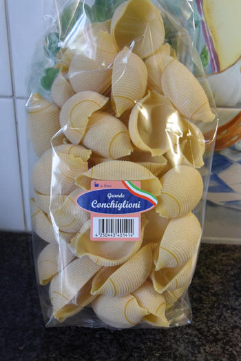 Conchiglioni (pastaschelpen) gevuld met gehakt en tomatensaus 2