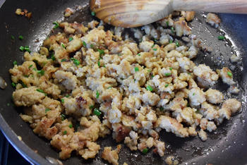 Conchiglioni (pastaschelpen) gevuld met gehakt en tomatensaus 3