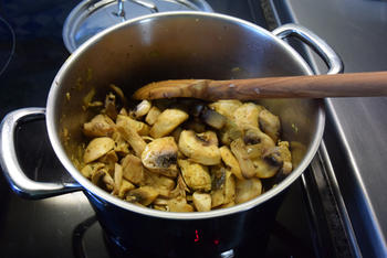 Fusilli met spinazie, champignons, Boursin en kipfilet. 4