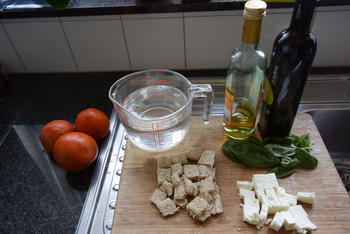 Glaasje tomatencoulis met feta en basilicum 3