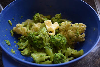 Kabeljauw in sesamkorst met tartaarsaus en broccoli 8