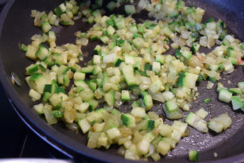 Met vis en courgette gevulde conchiglioni (pastaschelpen) met broccoli-kaassaus 5