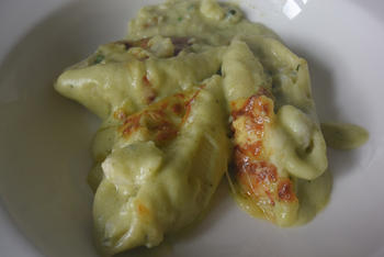 Met vis en courgette gevulde conchiglioni (pastaschelpen) met broccoli-kaassaus 10